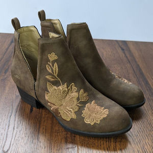 JBU Embroidered Parker Bootie Tan 8